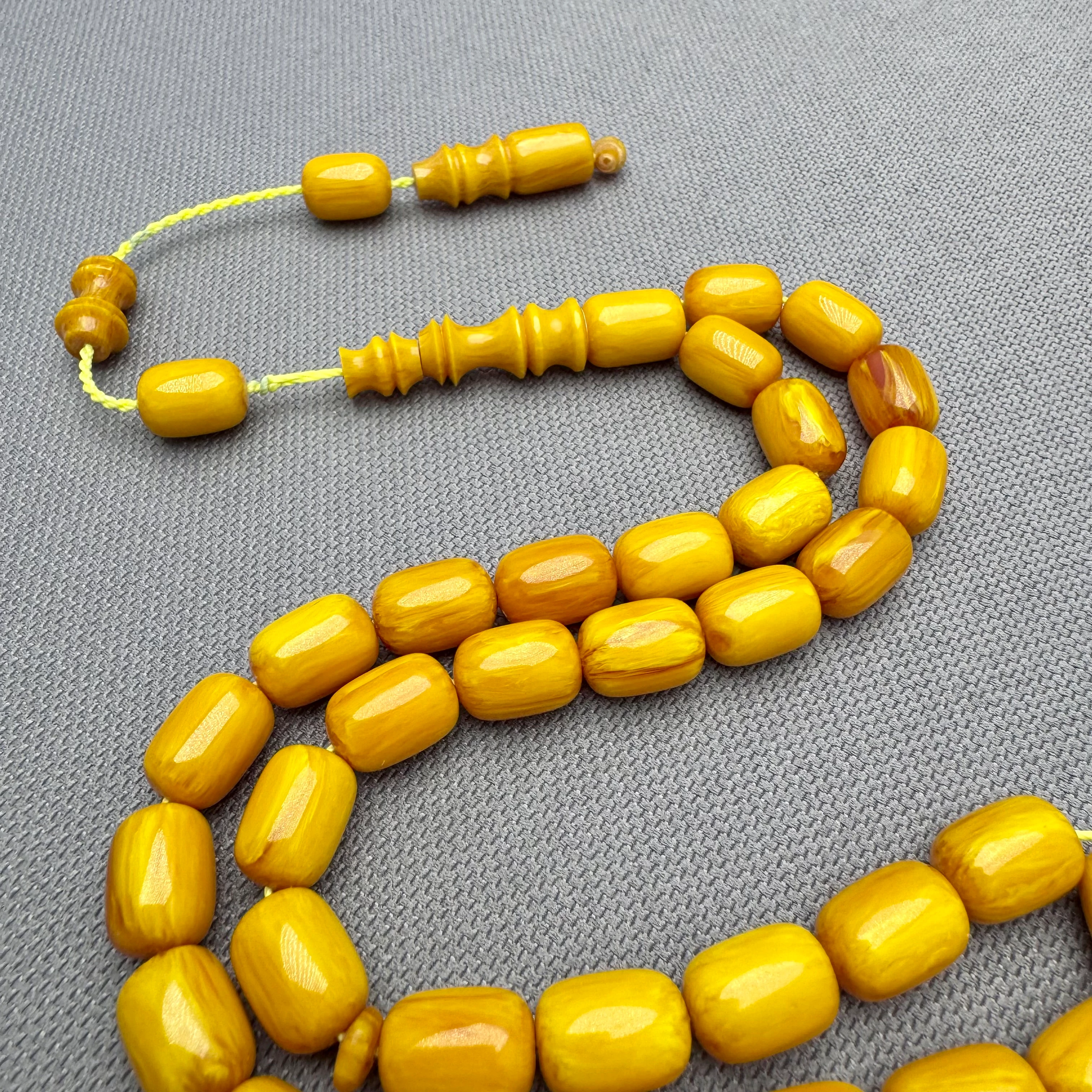 Usta İşçilikli Özel Döküm Dik Damar Sarı Yoğun Hareli Sıkma Kehribar Tespih